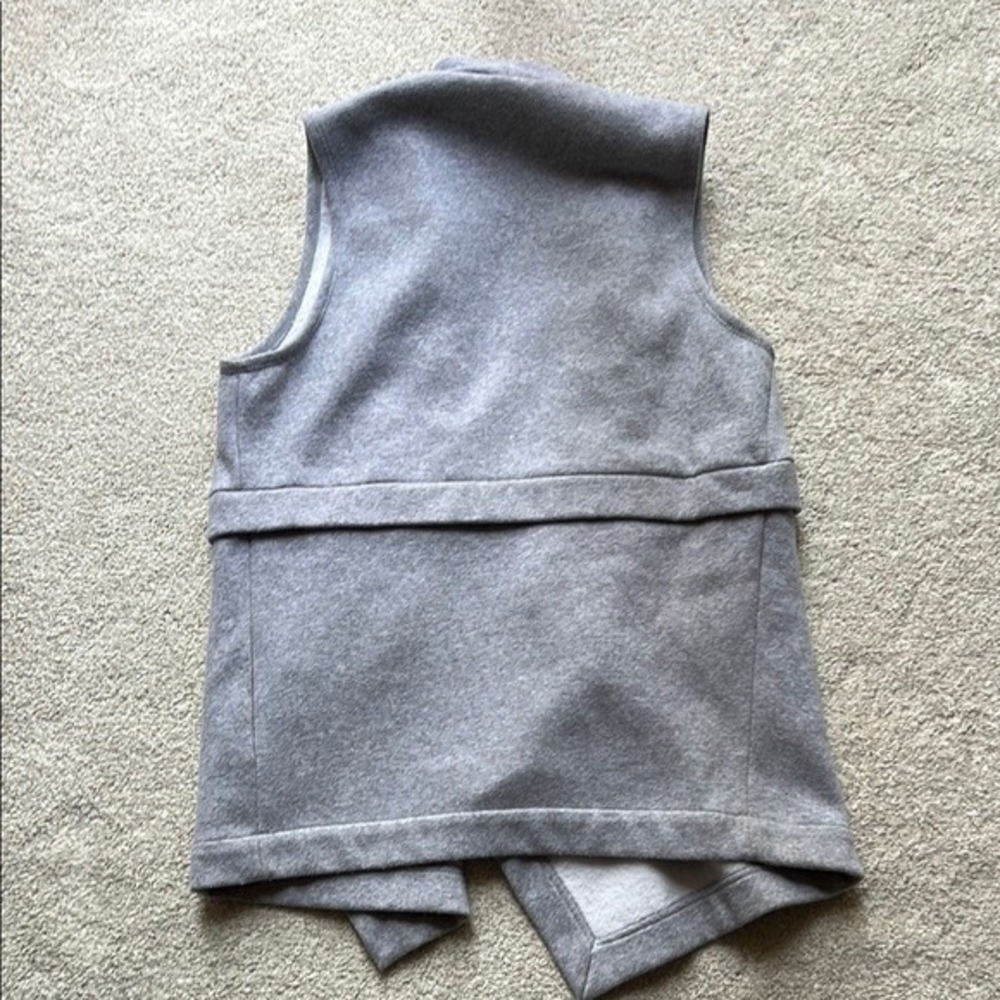 Fabletics Open Front Waterfall Vest Size M Heather Gray Draped Fleece Athleisure - Picture 4 of 4